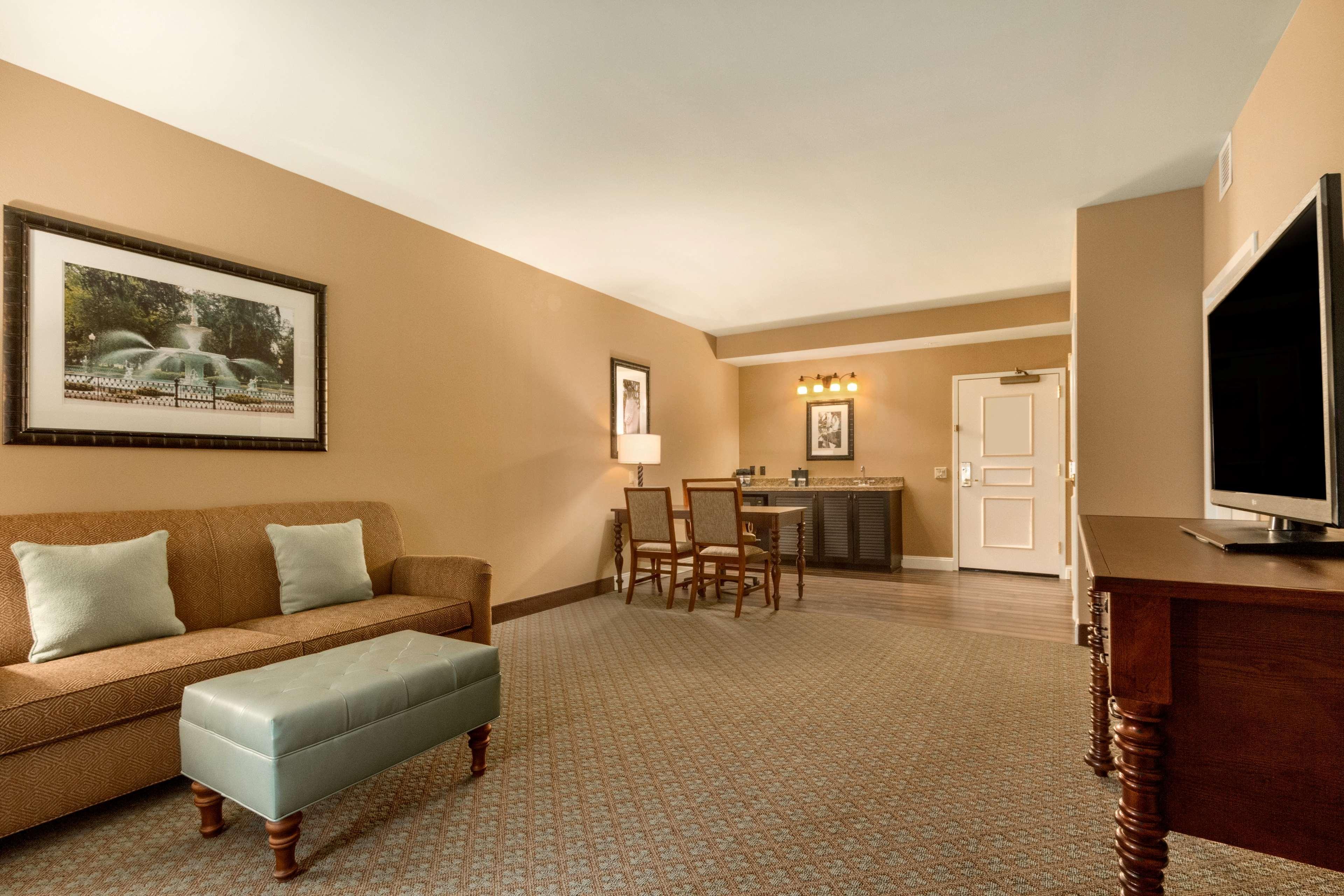 Embassy Suites Savannah Historic District Esterno foto