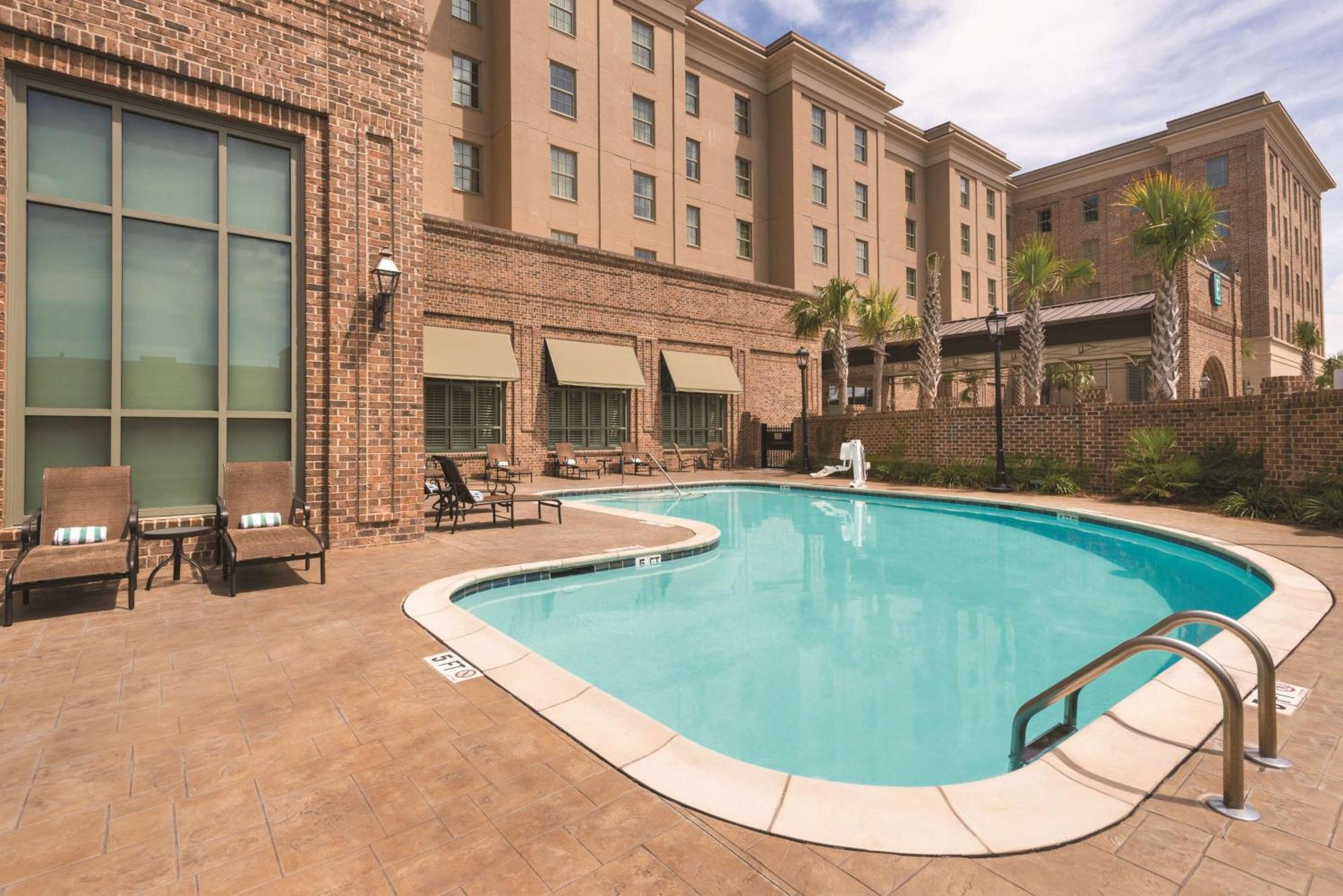 Embassy Suites Savannah Historic District Esterno foto